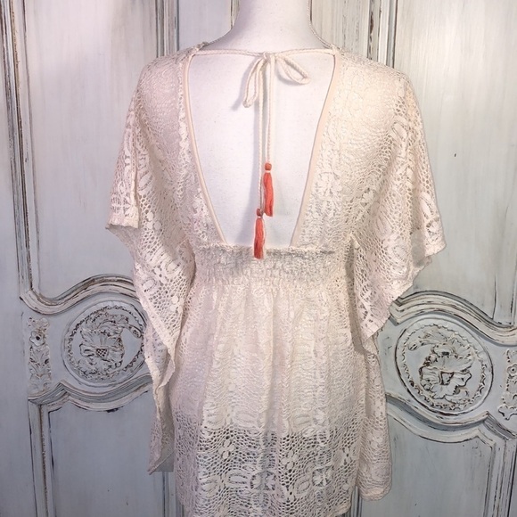 Xhilaration Cream Lace V Neck Smocked Waist Tie Back Batwing Top Size Small - Picture 8 of 11